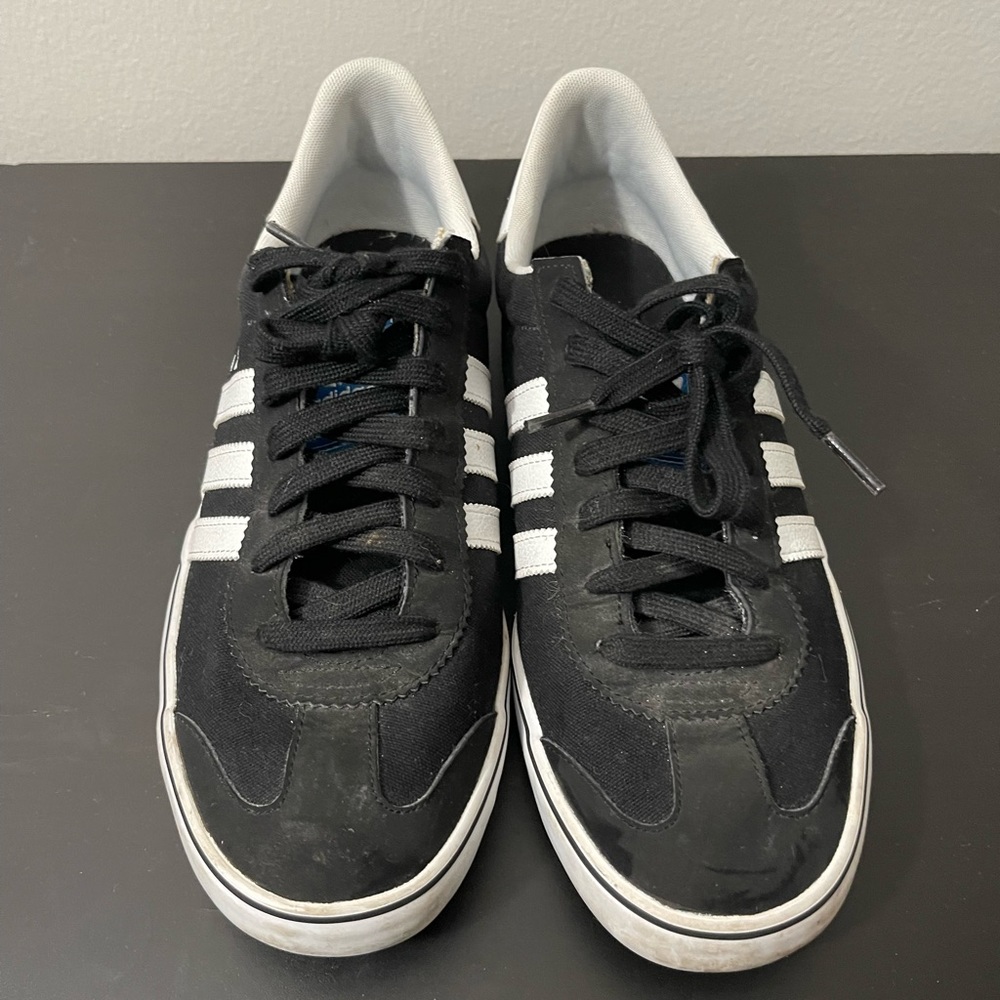 I’m selling some Samoa adidas size 10